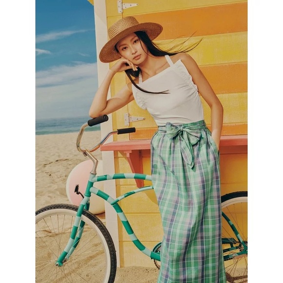 Free Assembly Shirred Flounce Tank - Picture 7 of 7